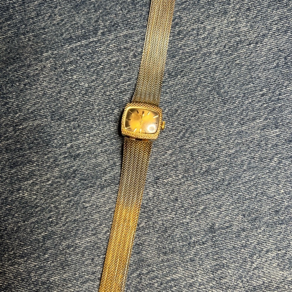 Vintage 1960's Timex Two-Toned Mesh Watch - Picture 7 of 16